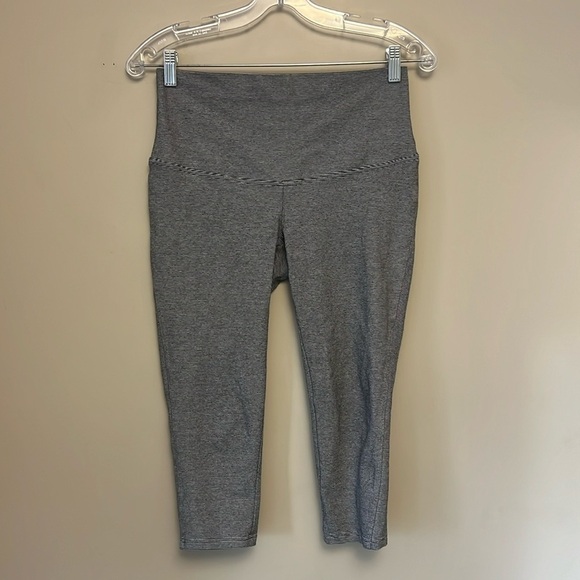 Thyme Maternity Gray High Waisted Stripes Cropped Leggings size S - Picture 1 of 9